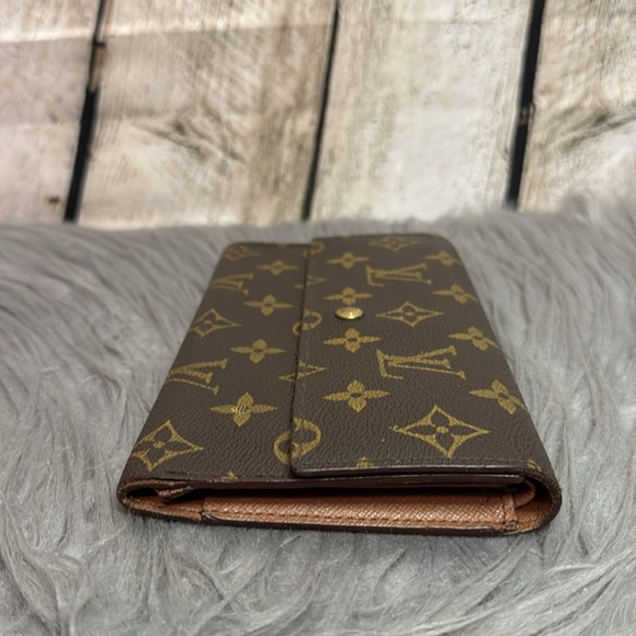 LOUIS VUITTON - International Long Wallet - Picture 6 of 13